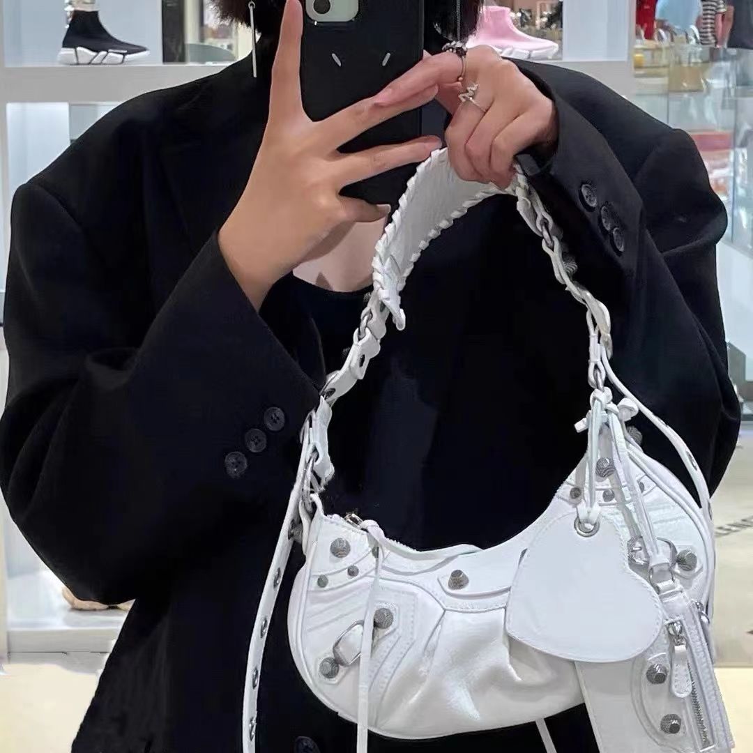 

2 Bag Half Moon Armpit Bag 2021 Winter New High-quality Pu Leather Women's Designer Handbag Vintage Rivet Shoulder Messenger, Not for sale