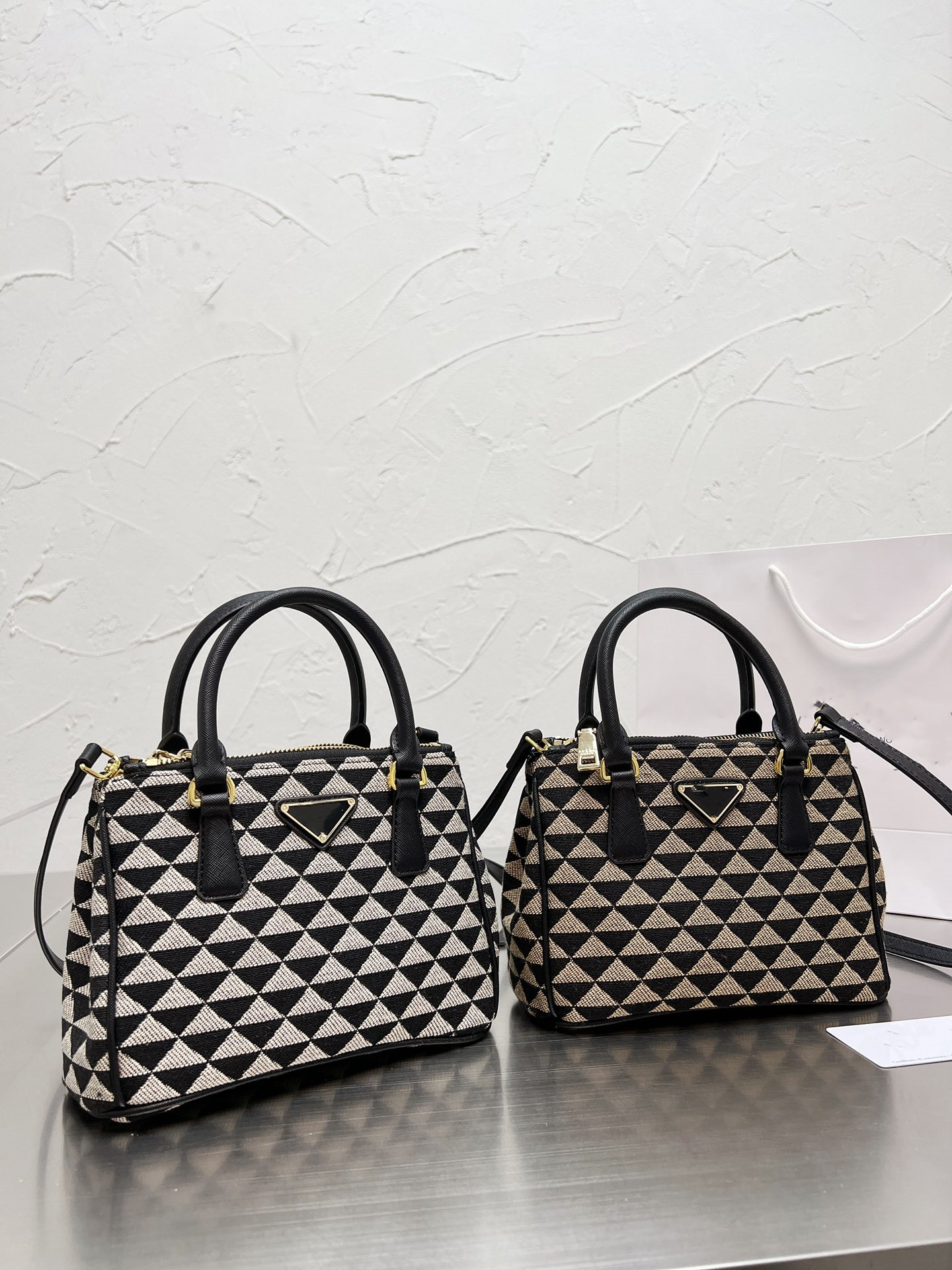 

2022 high quality shoulder bag designer embossed women's pillow bag handbag, White