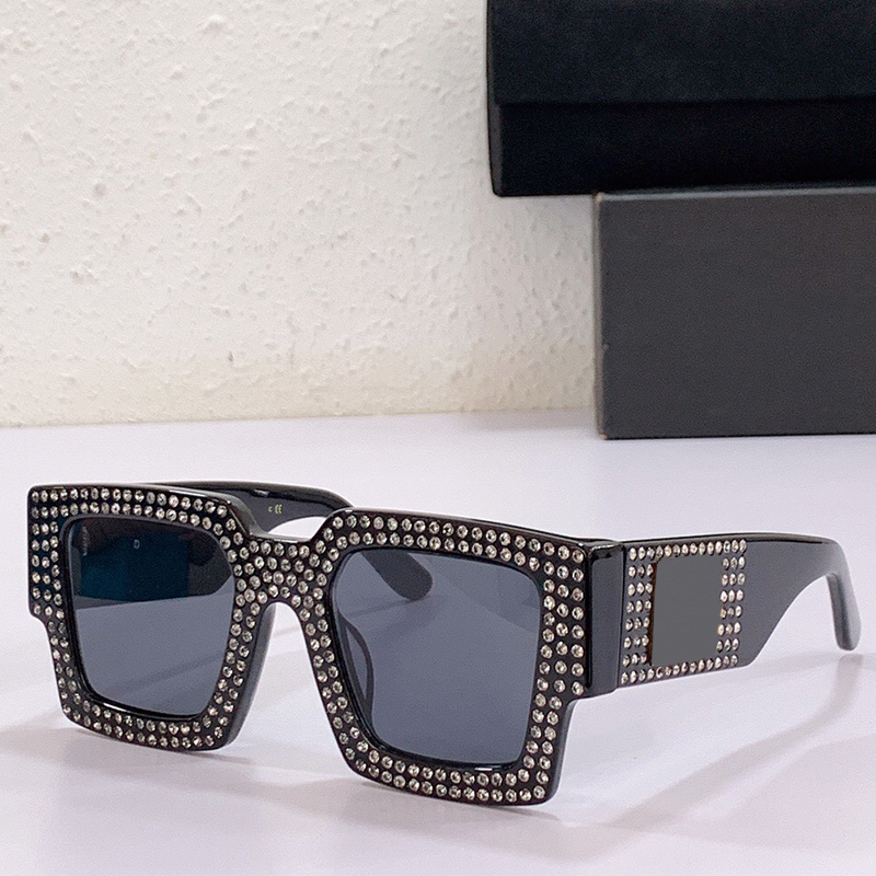

Popular Men and Women Famous Brand Luxury Designer Sunglasses D4426B Classic Square Frame Diamond Embellishment Highlights Design Sense With Original Box