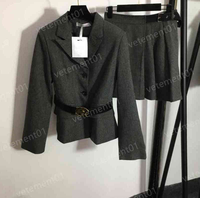 Robe à deux pièces D..R Lettre de courroie tunique bouton ajusté Blazer plissé haute jupe de taille en deux pièces Femme Designer Tracksuits 0912