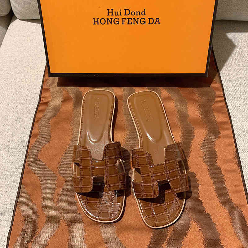 

Herme Oran Slipper Paul 2022 New Crocodile Slippers Women's Summer Fashion Wear Beach Flat Bottom Large Sandals Correct Logo, Age reducing milk tea leather