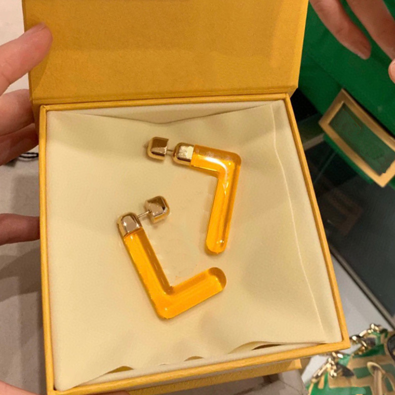 

Classic Women Jewelry Designer Earring For Womens Retro Simple Earrings Lady Luxurys Letter F Stud Designers Wedding Engagement 2204087WU