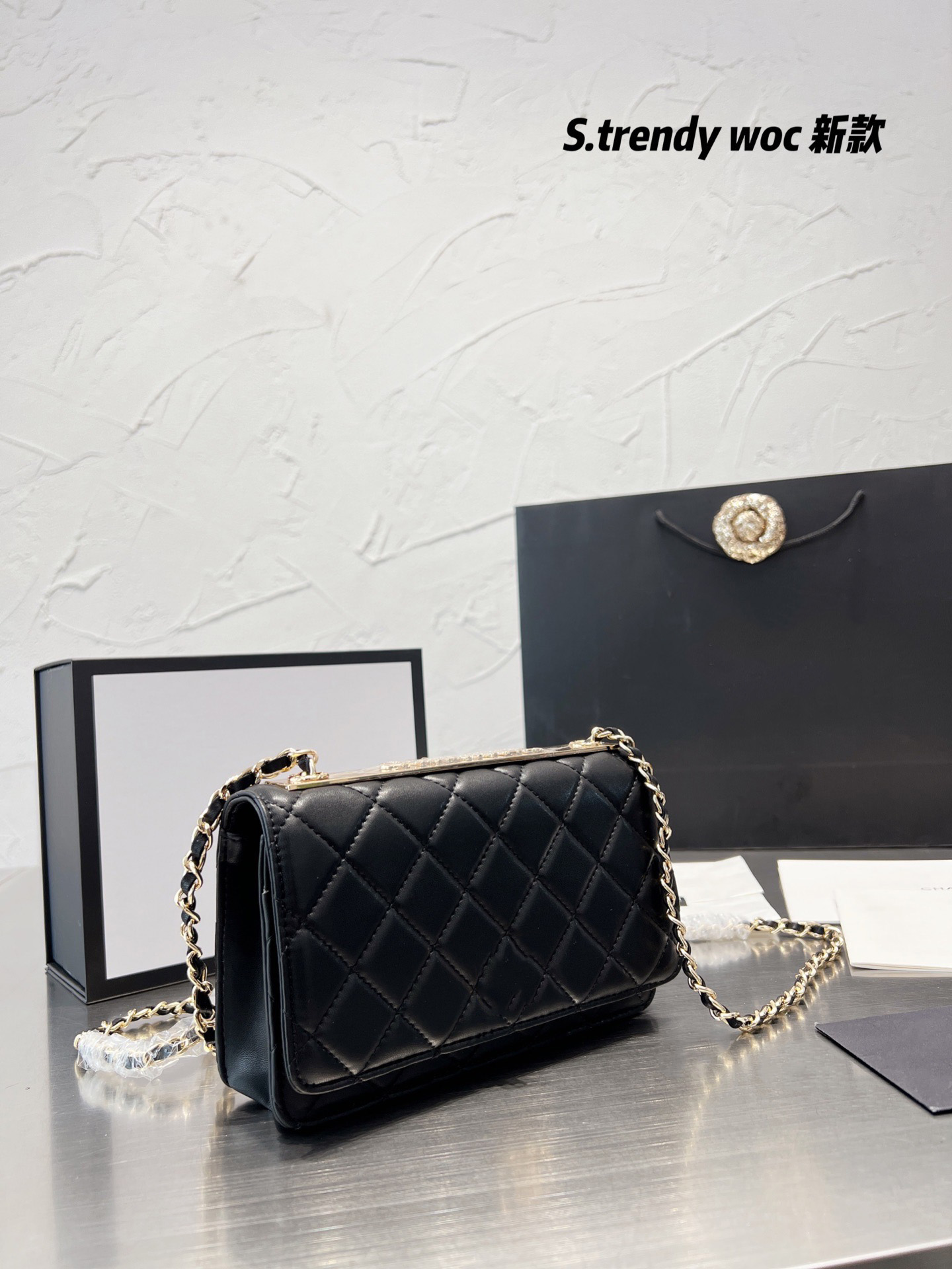 

Designers shoulder bag luxurious tote purse handbag message bags cluth top quality Brand classic Genuine leather Crossbody Trendy woc Gift Box Gold Chain 19CM, White