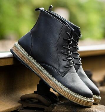 2017. Nouveau motif. Style britannique. Chaussures de mode décontractée. Chaussures de froc. Chaussures en cuir pour hommes. Imperméable. Bottes