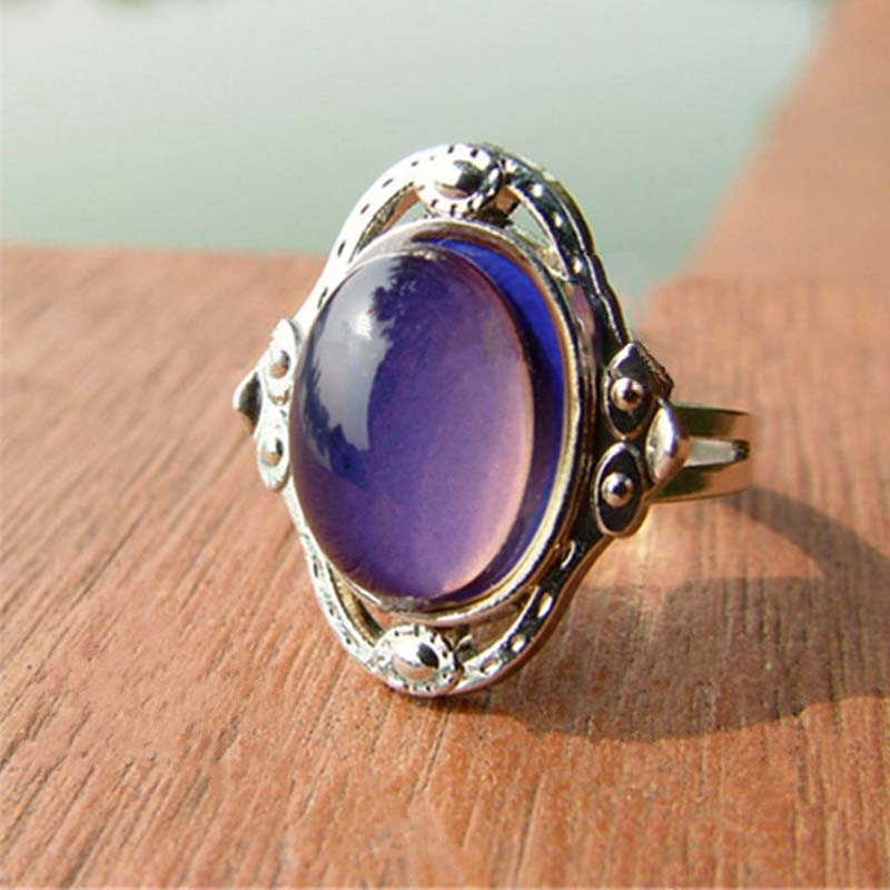 

Gypsy style Adjustable Size Oval Color Change Mood Ring Emotion Feeling Changeable Ring The color changes with the mood / temperature