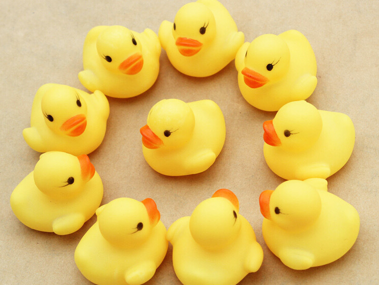 

Hot Sale 20pcs/lot 4x4cm Cute Baby Girl Boy Bath Bathing Classic Toys Rubber Race Squeaky Ducks Yellow
