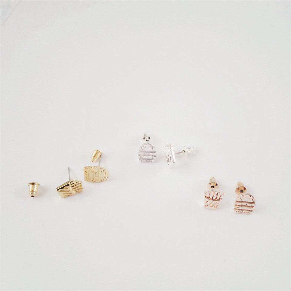 

Fashion burger and fries stud earrings Fast food combination stud earrings 18 k gold plating food stud earrings.