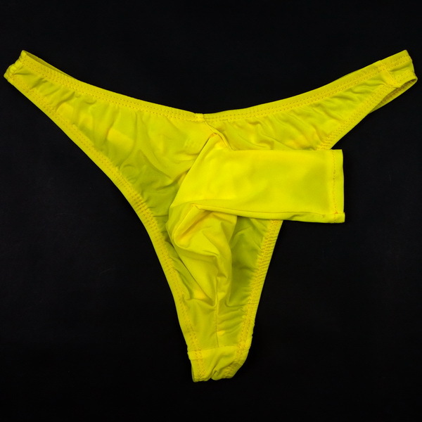 Sous-vêtements en gros-sexy Bikini pour hommes sexy avec des tongs à pochette ouverte Sous-vêtements gay sexy Gaine de pénis Avant ouvert Culotte