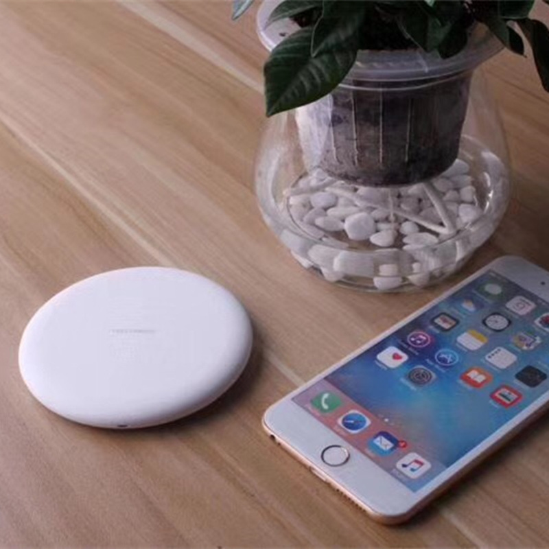 

New 9V 1.67A 5V 2A Fast Quick Qi Pad Charger wireless charger charging For Samsung Galaxy S7 Edge S8 Plus Note 5 Iphone 8 X with Package