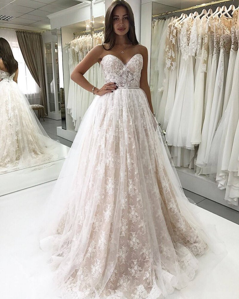 

Stylish Lace Wedding Dresses A Line Sweetheart Neckline Plus Size Bridal Gowns Cathedral Tulle Lace-up Back Vestido De Novia, Champagne