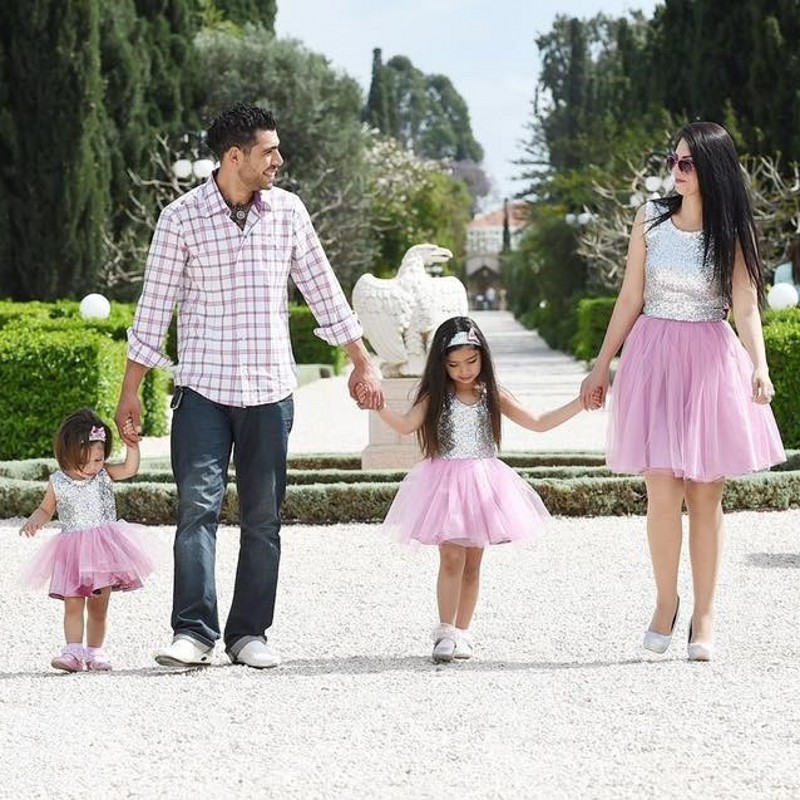 

Modest Sequined Dresses Mother Daughter Dresses Pink Knee Length Tulle Evening Gowns Sexy Formal Dress Wedding Guest Dresses Kids Wedding
