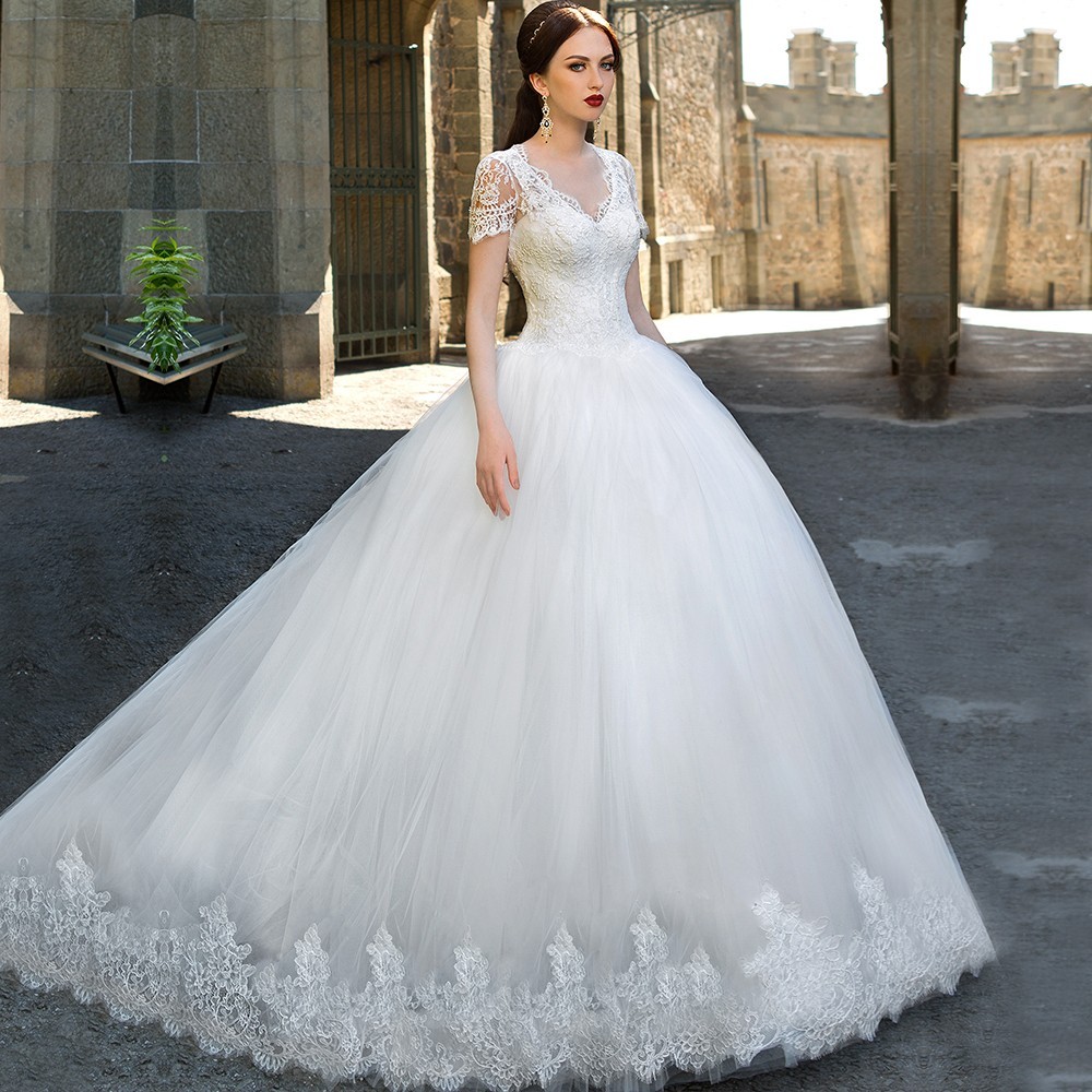 

Casamento Ball Gown Vintage Lace Wedding Dresses 2016 V Neck Sweep train Applique Short Sleeve Bridal Gowns Custom made Vestidos De Noiva, Same as image