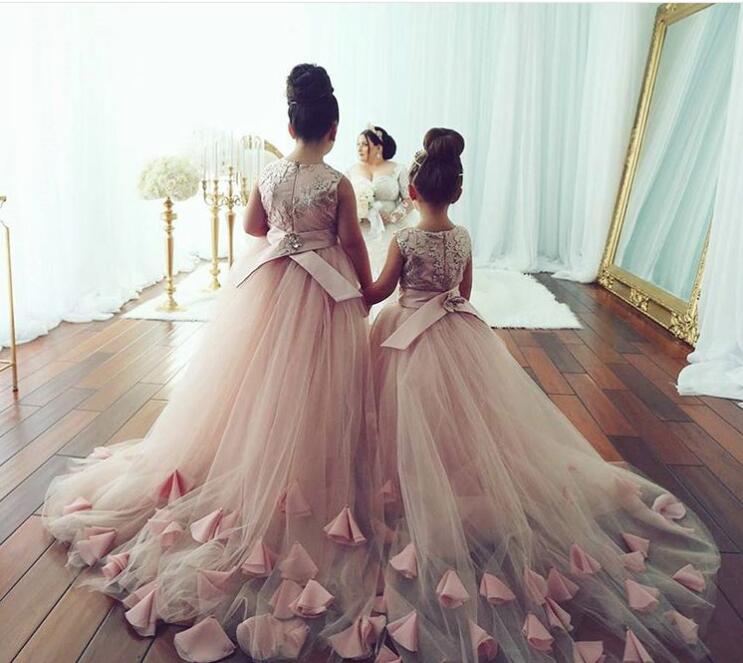 

Hot Selling Jewel Sleeveless Long Flower Girl Dresses with Appliques for Wedding Party with Handmade Flowers, Light yellow