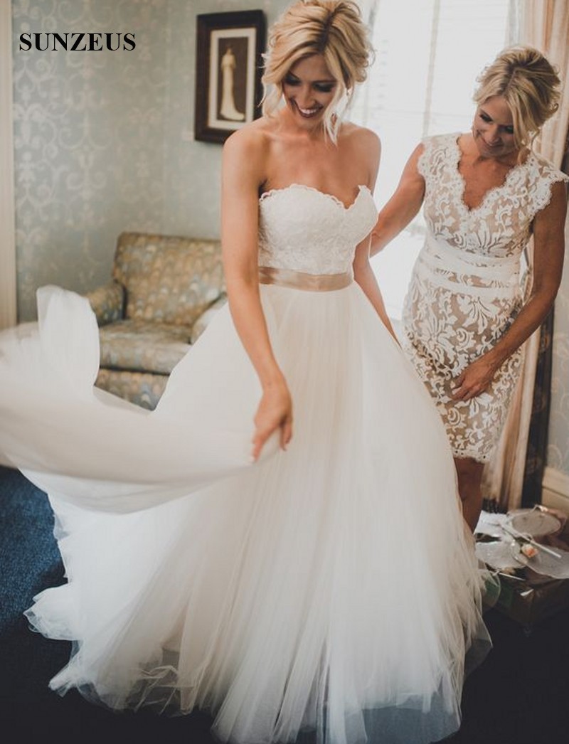 

A-line Wedding Dresses Sweetheart Lace Bodice Puffy Tulle Bridal Gowns Country Bridal Gowns With Champagne Belt, White