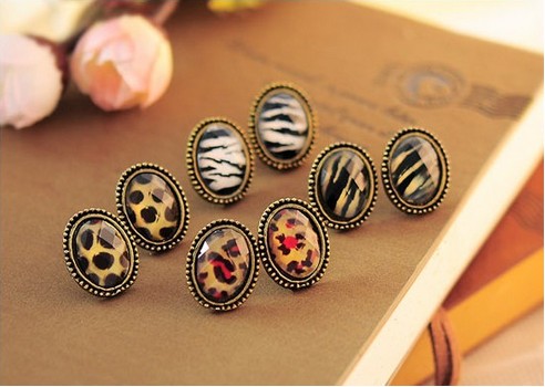 

Vintage women earrings jewelry oval leopard pattern ear studs ear pins gifts for her, Golden;silver