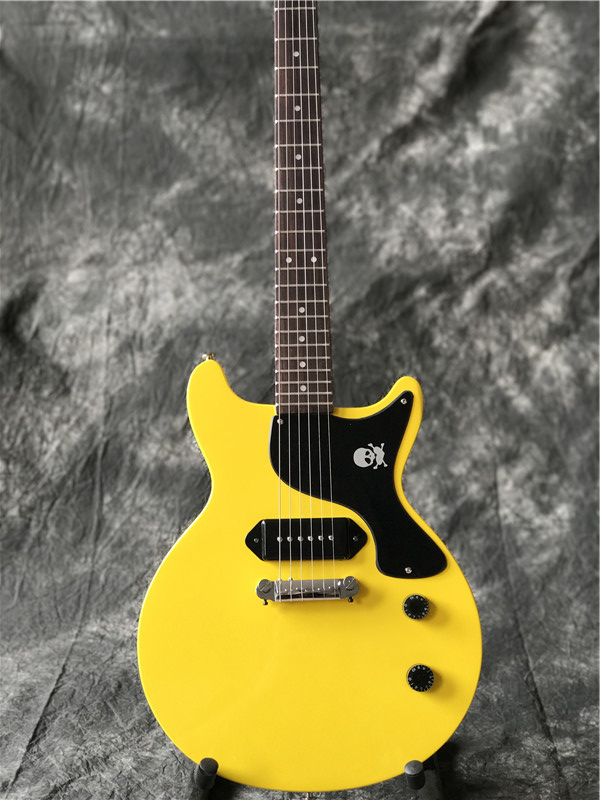 Nouvelle arrivée vente chaude guitare électrique couleur jaune une pièce micro chevalet réel guitarra photos de haute qualité