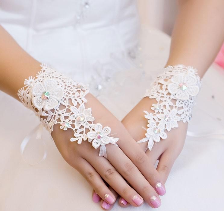 Cheapest Free Shipping 2019 New Style Rhinestone Lace Short Bride Gloves Wedding Gloves Fingerless White Ivory In Stock
