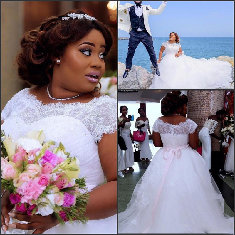 

2017 Plus Size Cheap Beach Wedding Dresses Cap Sleeve Court Train with Pink Belt Covered Buttons Retro Bridal Gowns Vestido De Novia, Champagne