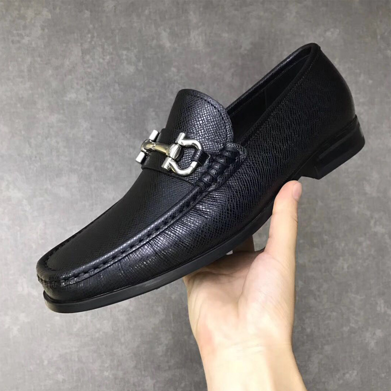 

luxury 2020 quality shoes Gancio ornamented moccasin in tumbled calfskin on a rubber sole men casual genuine leather free shipping, Black