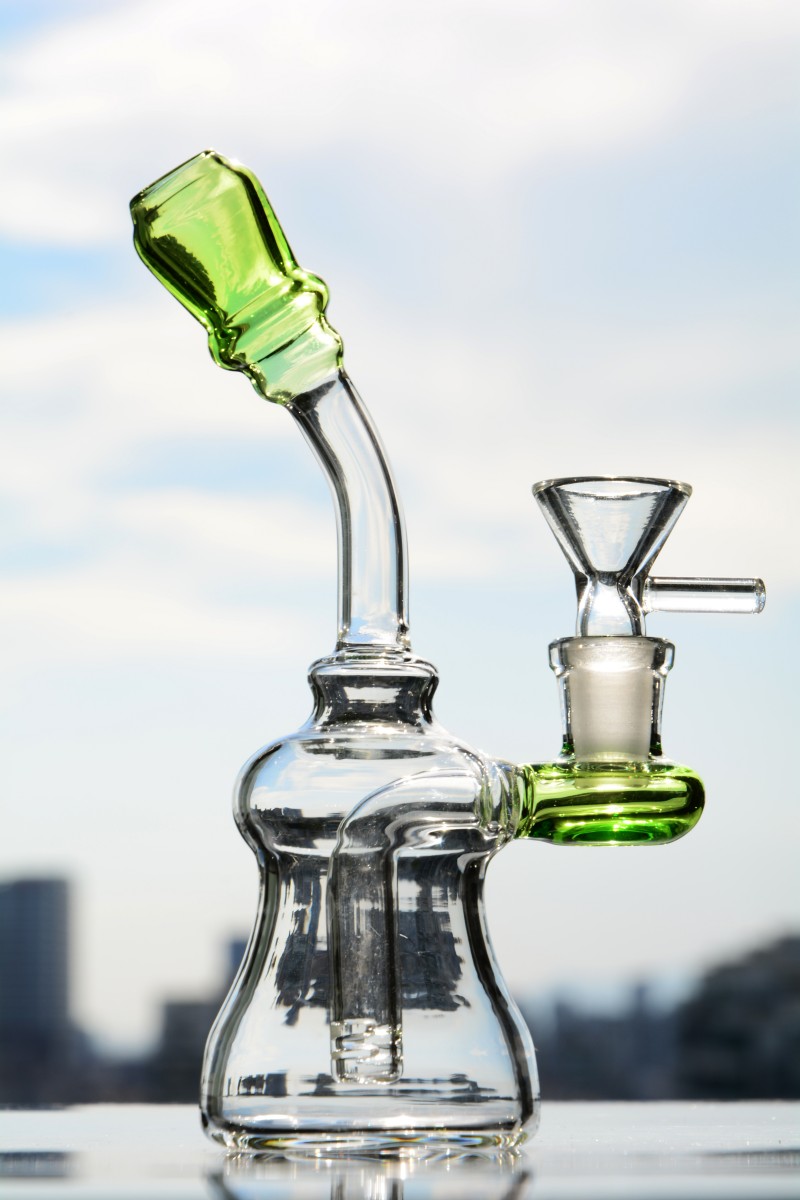

Handmade Glass Bong Small Water Pipe with Diffused Perc Cheap Small Beaker Green Recycler Oil Rigs with 14mm joint