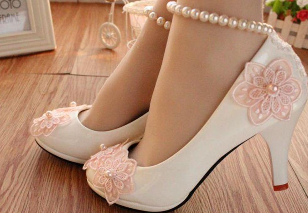 

Pink flowers with white pictures show Wedding Bridesmaid bride shoes soft bottom handmade wedding shoes female