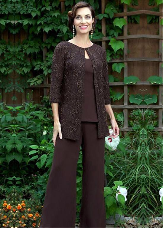 

Elegant Brown Lace Mother Of The Bride Pant Suits With Jackets Jewel Neck Wedding Guest Dress Plus Size Cheap Chiffon Mothers Groom Dresses