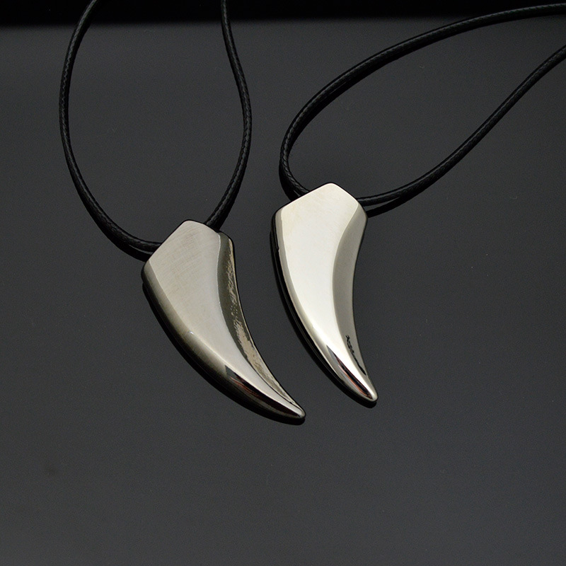 

Stainless Steel Smooth Surface Wolf Tooth Spike Necklace Pendant Vintage Silver Choker Necklace For Men Friend Gift Jewelry Accessories