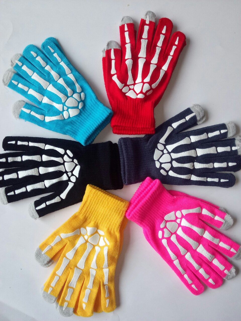 

2017 Christmas cartoon gloves winter skull Bone hand claw cartoon gloves multi-function touch-screen glove knitting Paul warm gloves, Silver