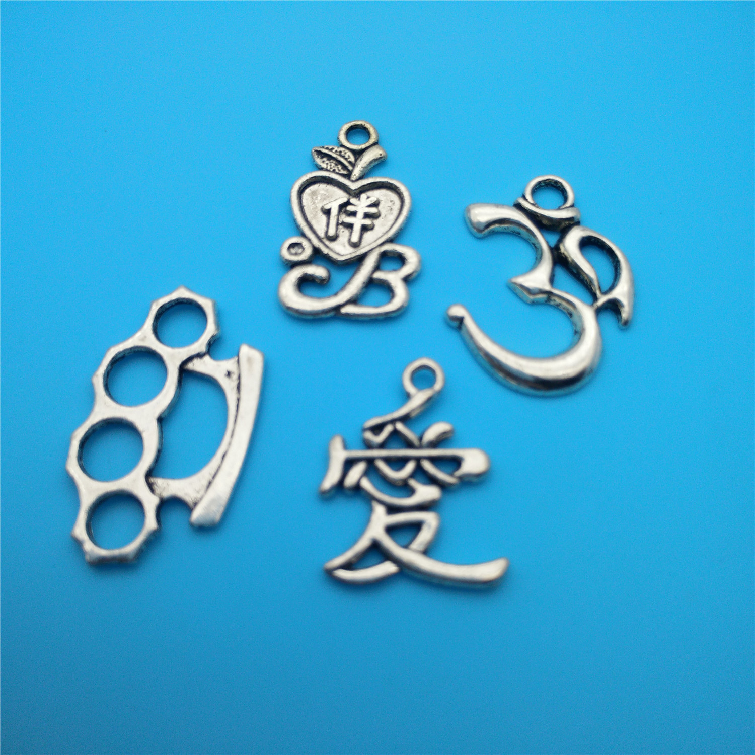 

Mixed Tibetan Silver letter Fist 3D Love Brass Knuckle Charms Pendants For Jewelry Making Findings Bracelets Handmade Crafts Accessories