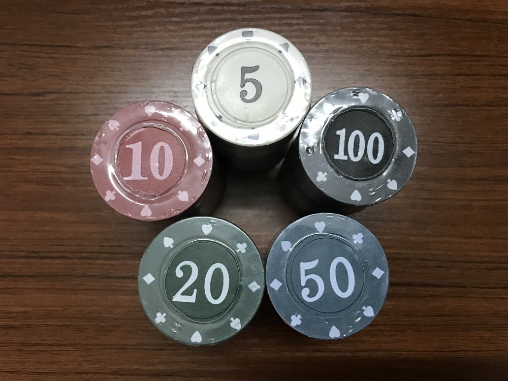 

Free Shipping New 4g*0.4cm Texas Poker Chips 100 Pieces / Lot With Five Different Values Big Font
