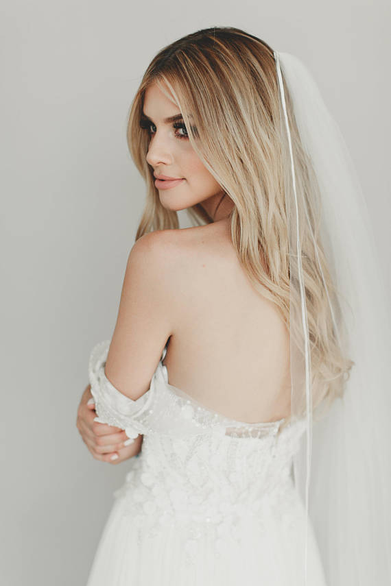 

Lovey White Ivory Wedding Veil one layer Fingertip Length Ribbon Edge Bridal Veil With comb 134a