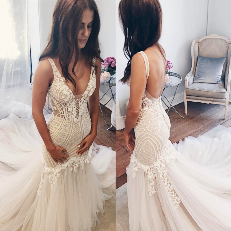 

Vintage 2020 Mermaid Wedding Dresses V Neck Backless Bridal Gowns Sweep Train Plus Size Lace Country Wedding Dress, Red