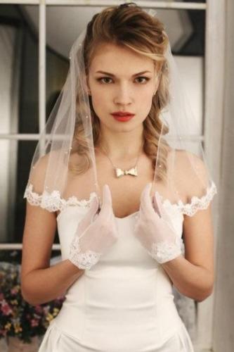

New In Stock Elegant White Ivory Wedding Veil Bridal Shoulder Veil One Layer Veils Beautiful Lace With Comb