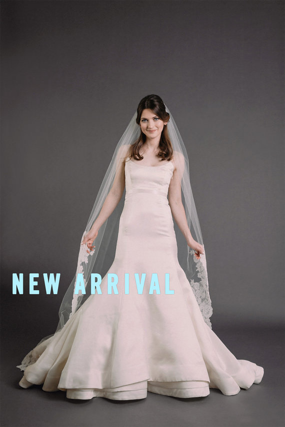 

New Hot Saling Soft Tulle One Layer Lace Applique Edge With Comb Lvory White Wedding Veil Cathedral Length handmade Three Meters Long