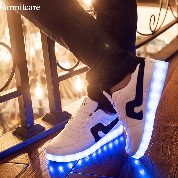 251 - 2016 LED Light USB Recharging Chaussures Colorful Fluorescent Light Lighting Chaussures pour femmes Hommes Enfants Blanc Bracelet Noir