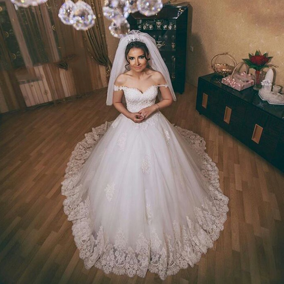 

Custom Made Romantic A Line Wedding Dresses Off Shoulder Beaded Lace Bridal Gowns Elegant Sweep Train Sexy Arabic Vestido De Noiva 2016, Ivory