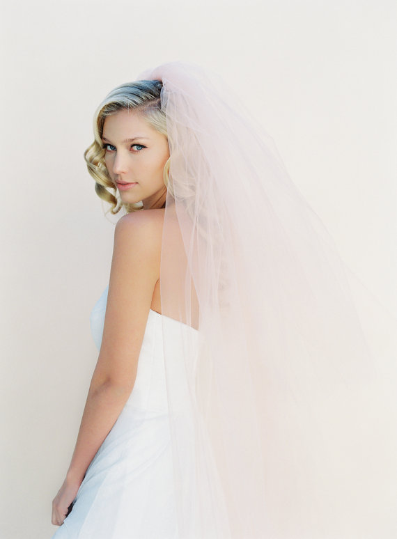 

New Top Quality Best Sale Fingertip short White Ivory Cut Edge Veil A layer of white pink With Comb Bridal Head Pieces