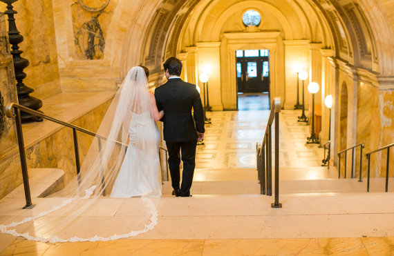 

New White Ivroy Wedding Veil One Layer Lace Edge Applique Bridal Veil Cathedral Length Bridal Accessosies