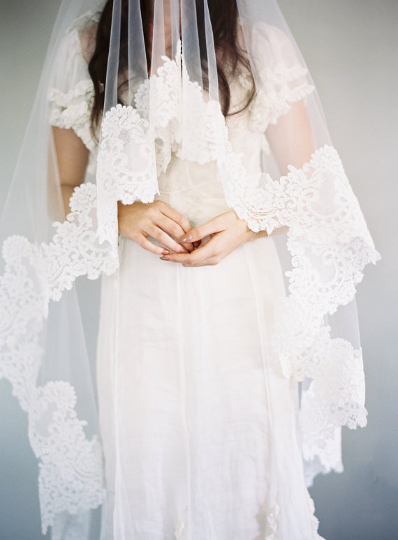 

New high Quality Best Sale Fingertip Length short White Ivory Lace Applique veil Bridal Head Pieces For Wedding Dresses