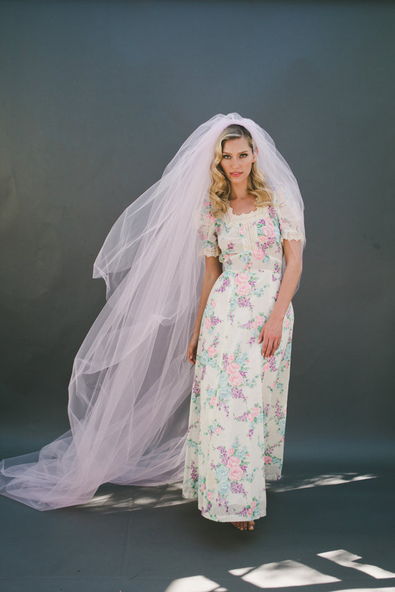

New Hot Elegant Luxury High Quality Best Sale Romantic Chapel White Ivory Cut Edge Veil Bridal Head Pieces Alloy Comb For Wedding Dresses