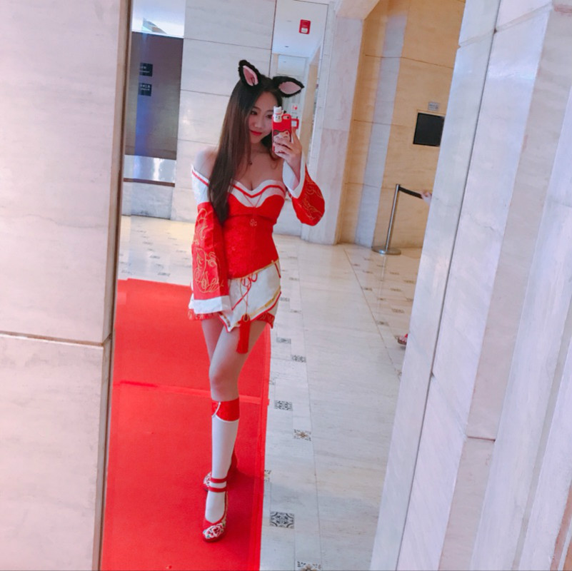 

Hot Game LOL The Nine-Tailed Fox Ahri Cosplay Costume set, Red