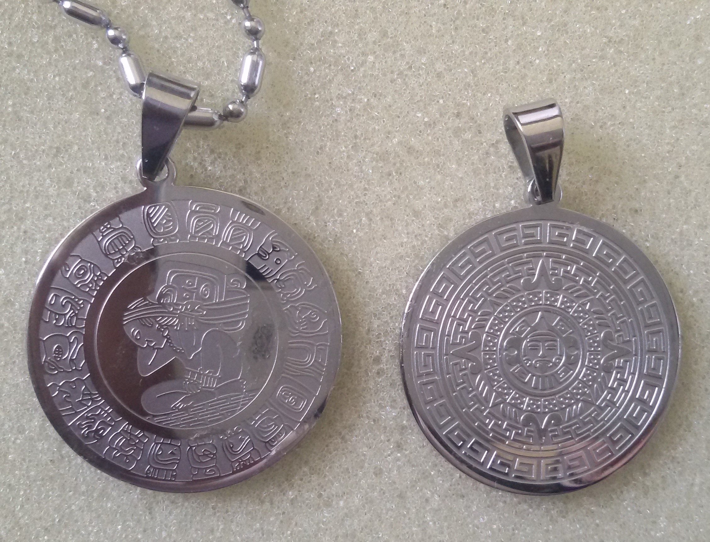 

American Mexico Fashion 316L Stainless Steel Mayan Coin Pendant, Mayan Prophecy Commemorative Coin Aztec Calendar Metal Pendant,Free Chain, Silver