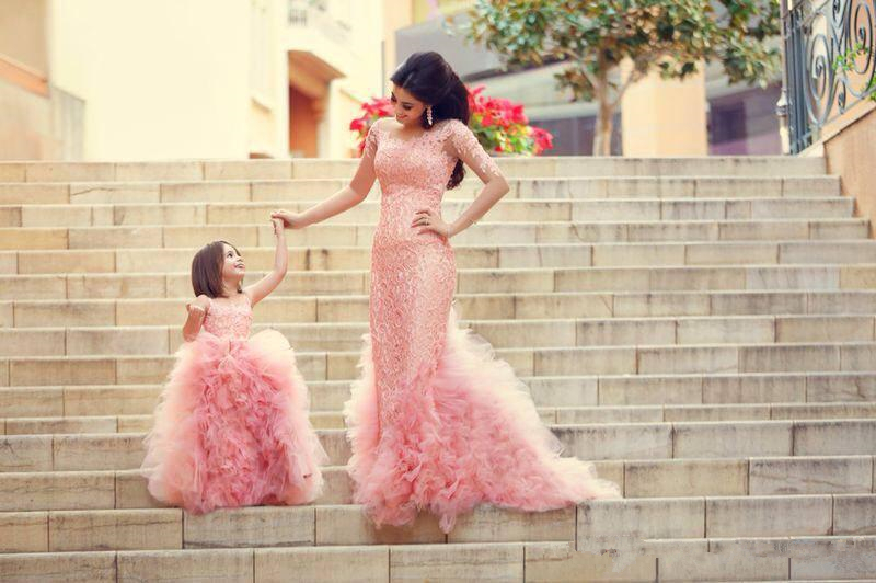 Pas cher sur mesure magnifique fait robes mignonnes filles de fleurs roses pour les mariages volants de tulle en couches filles dentelle robes de