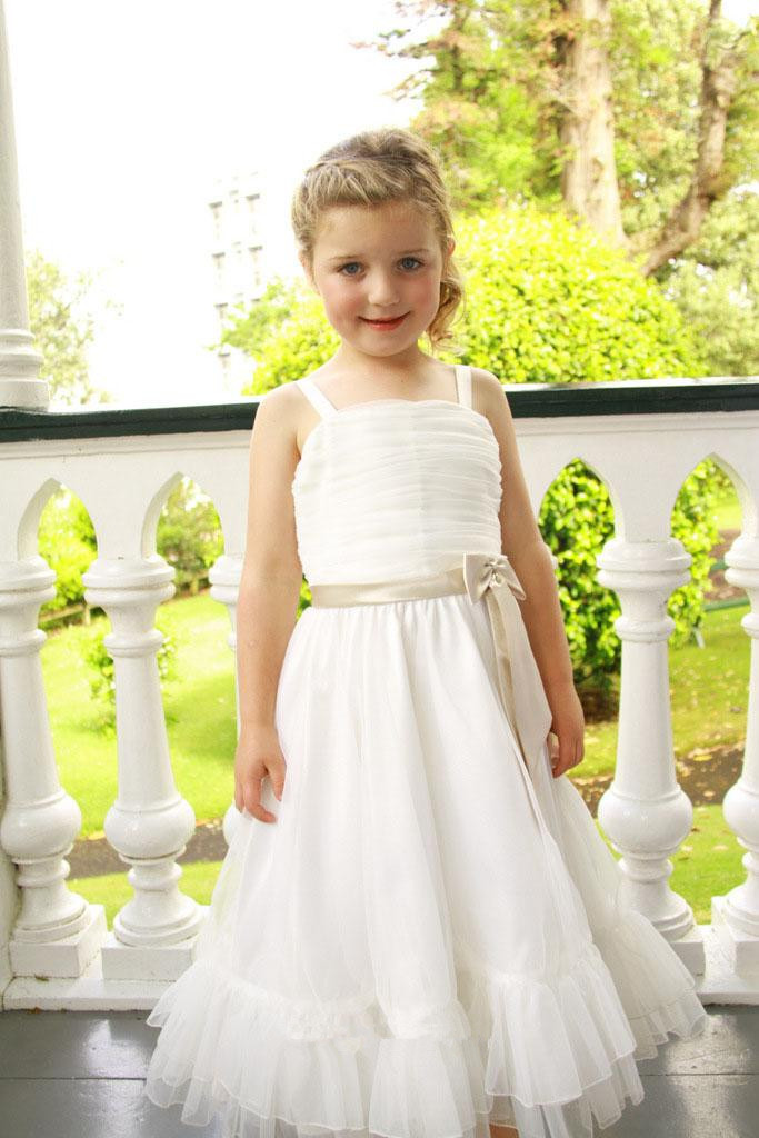 

Spaghetti straps first communion dresses with ribbon ruched chiffon lovely flower girl dress zipper back sleeveless junior bridesmaid gowns, Ivory