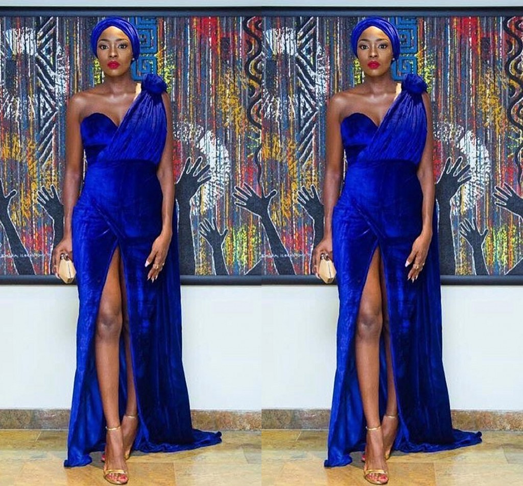 

Nigeria Model Piece Blue Velvet Mermaid To long Legs Open Fork And Sexy Arabic Special Prom Dress, Light yellow