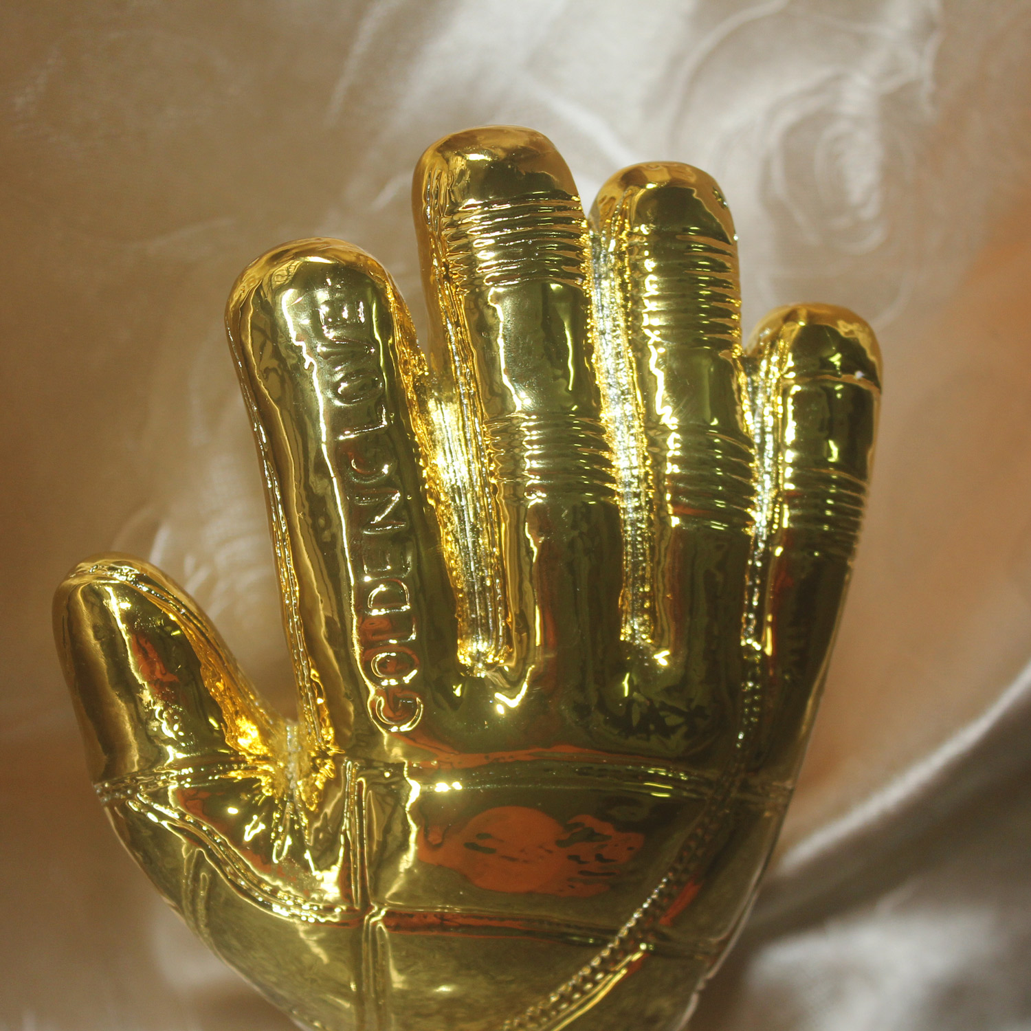 

Soccer Football Resin GOALKEEPER Golden Glove Award World Cup Trophy Golden Goalkeeper Award Fans Souvenirs World Cup