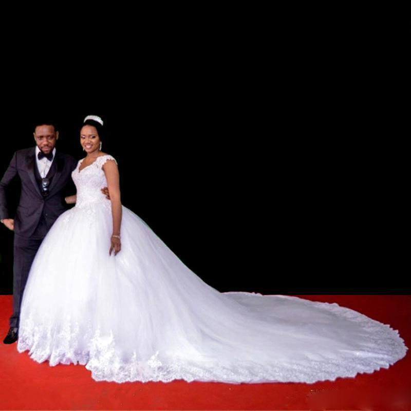 

Arabic South African Vintage Plus Size Wedding Dresses Cap Sleeves Ball Gowns Appliques Lace Beaded Tulle Long Bridal Gowns Cathedral, White
