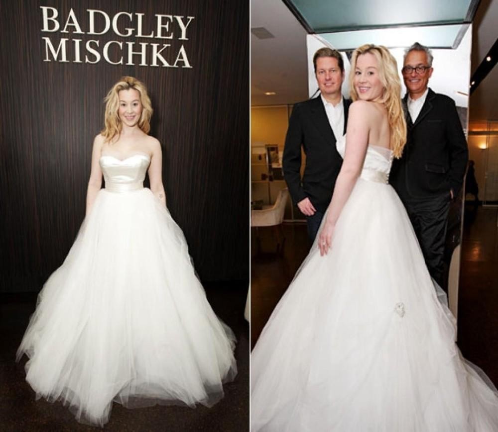 

Beautiful Sweet Modern Simple Ball Gown Wedding Dress Sweetheart Tulle Floor-length Bridal Gown Back Button wedding dress Events dresses, Ivory