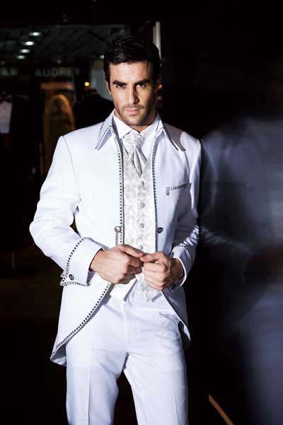

New Design White Groom Tuxedos Groomsmen Best Man Suits Mens Wedding Blazer Suits (Jacket+Pants+Vest+Tie) NO:530, Same as image