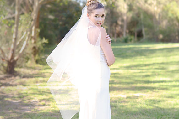 

New Alloy Comb Top Quality Best Sale Romantic Fingertip Length White Ivory Cut Edge Veil Bridal Head Pieces For Wedding Dresses